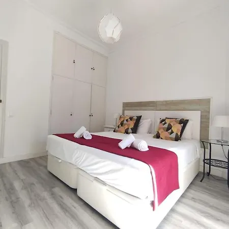Family Center Apartment Seville Exterior photo